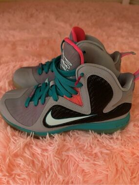 Nike LeBron 9  Kids High-Top Sneakers in Gray, Teal & Pink